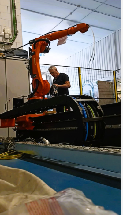 João programming industrial robot in automotive factory